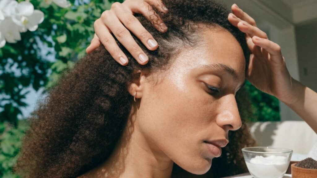 Scalp psoriasis vs seborrheic dermatitis in curly hair: How to tell them apart and care for your scalp